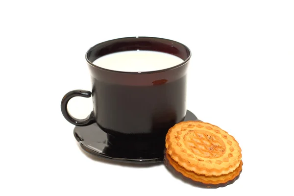 牛乳とクッキーのカップ — ストック写真
