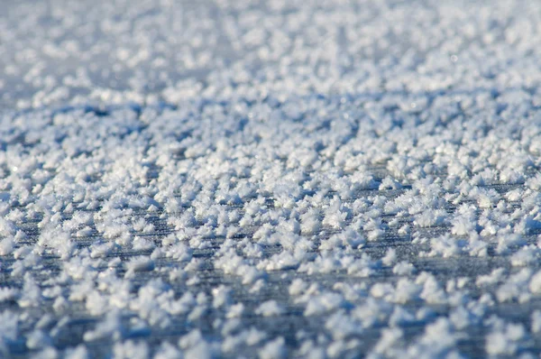 Gefrorene Eiskristalle auf einem See — Stockfoto