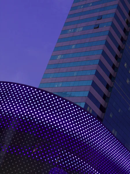 Şehir bina ve ışıklar — Stok fotoğraf