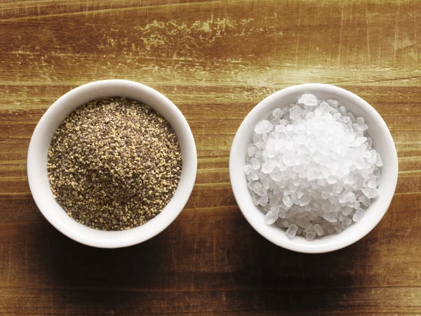 盐和胡椒 — 图库照片