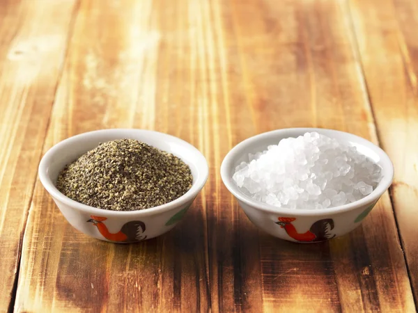 Соль и перец — стоковое фото