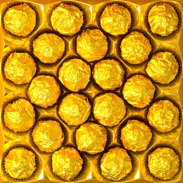 Bonbons in Goldverpackungen — Stockfoto