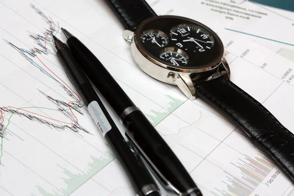 Candle stick chart and watch, pen. — Stock Photo, Image