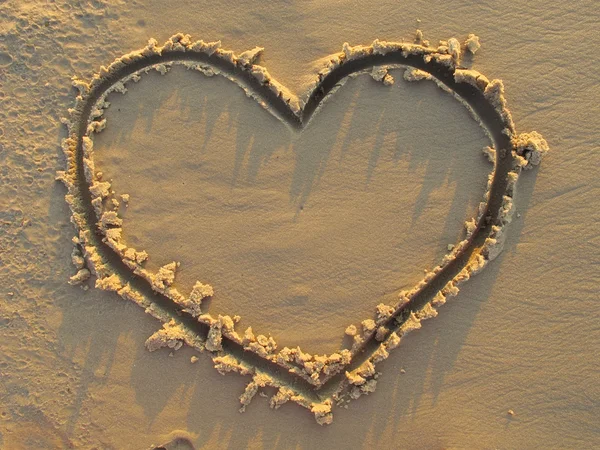 Серце в піску — стокове фото