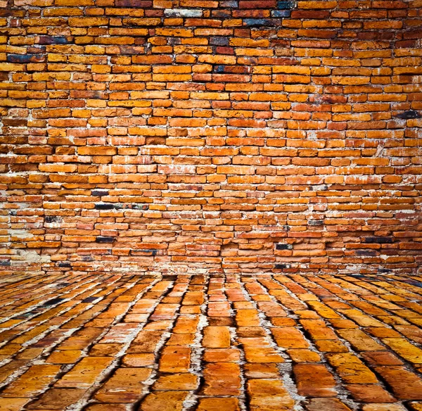 Древняя кирпичная стена и пол — стоковое фото