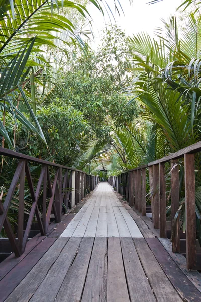 Wooden footbridge in green park vertical — Stock Photo, Image