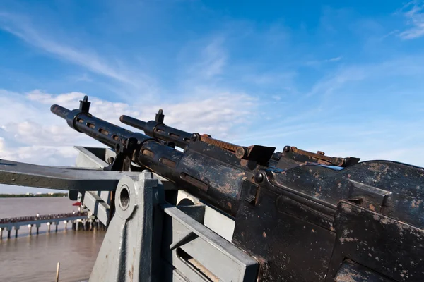Machinegeweer op slagschip — Stockfoto