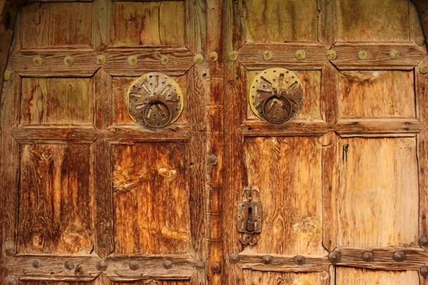 Дверь из дерева — стоковое фото