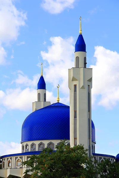 Paisaje con templo islámico del sur de Rusia — Foto de Stock