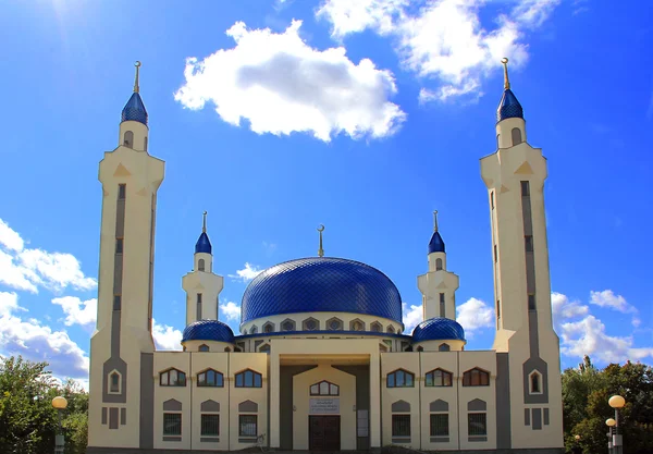 Güney Rusya'nın İslam'ın Tapınağı ile peyzaj — Stok fotoğraf