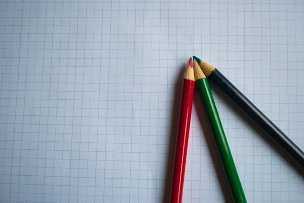 Três lápis de cor de madeira — Fotografia de Stock