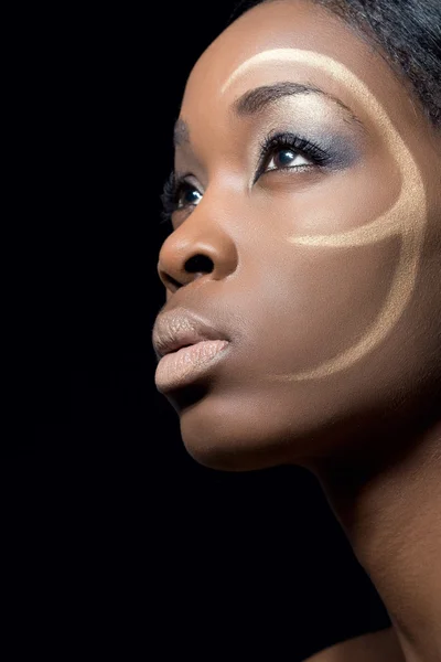 Beauty shot of a black fashion model with golden makeup — Stock Photo, Image
