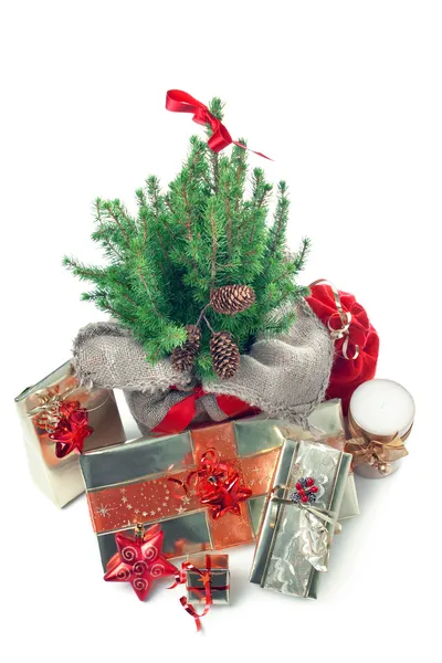 Presentes de Natal sob a árvore de Natal — Fotografia de Stock