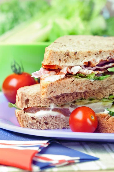 stock image Sandwiches with bacon, chicken, lettuce and tomato with malted b