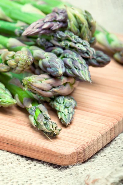Fresh green asparagus on cutting board — Stock Photo, Image