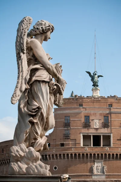 Uno de los ángeles de Bernini en Ponte Sant 'Angelo —  Fotos de Stock