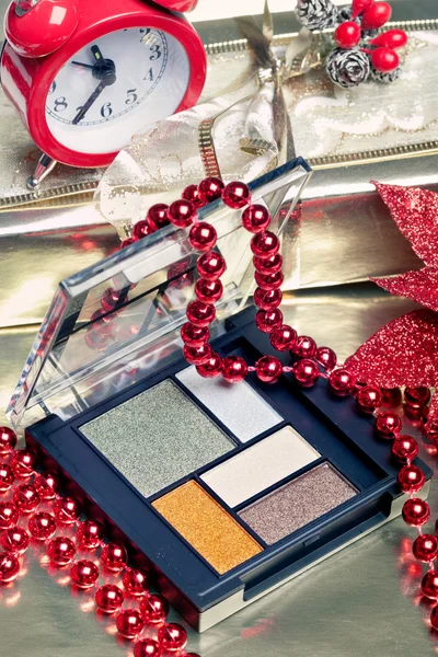Cosmétiques pour le maquillage de nuit de Noël : une palette de fards à paupières — Photo