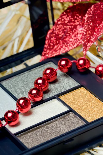 Kosmetyki do makijażu noc Bożego Narodzenia: palety cienie do powiek — Zdjęcie stockowe