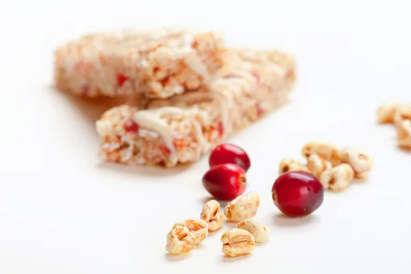 Cereal bars with puffed wheat and cranberries — Stock Photo, Image