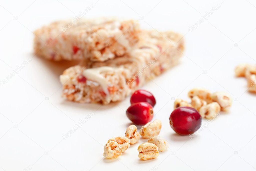 Cereal bars with puffed wheat and cranberries