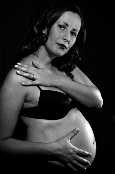 Ung brunett kvinna graviditet — Stockfoto
