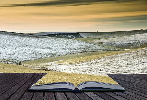 Δημιουργική ιδέα ιδέα της χειμερινό τοπίο που βγαίνει από τις σελίδες σε — Φωτογραφία Αρχείου