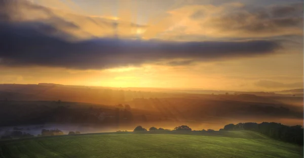 Stunning sunrise over South Downs agricultural fields — Stock Photo, Image