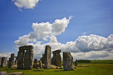 Stonehenge, İngiltere'de bir megalitik anıt 3000bc inşa.