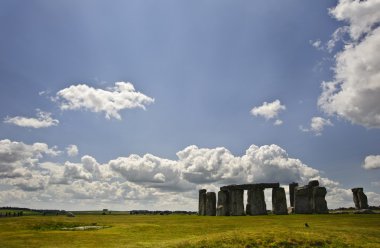 Stonehenge, İngiltere'de bir megalitik anıt 3000bc inşa.