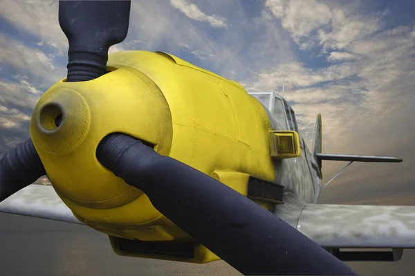 2 次世界大戦時代ドイツ語での航空機の飛行をクローズ アップ — ストック写真
