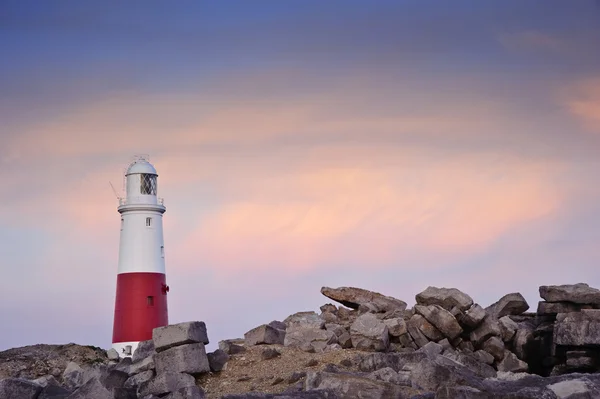 Вікторіанський маяк на мисі скелястих круч під час stunni — стокове фото