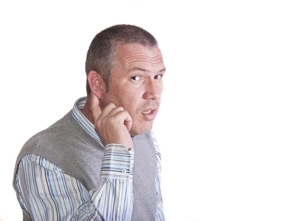 Retrato de hombre caucásico de mediana edad sosteniendo su oreja para escuchar —  Fotos de Stock