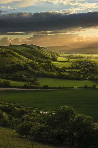 田園地帯の風景を崖の見事な夏夕日 — ストック写真