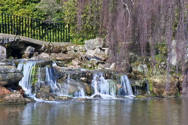 stock image Beautiful landscaped ornamental gardens in Spring with lake and