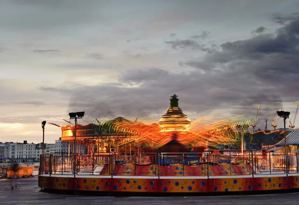 Tivoli carnival ride landskap med rörliga ljusen — Stockfoto