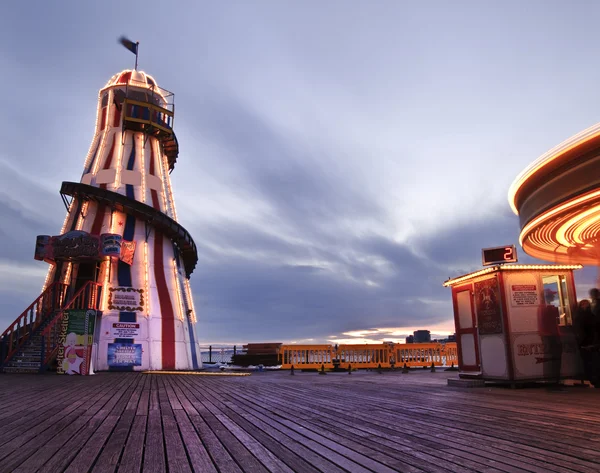 Tivoli carnival ride landskap med rörliga ljusen — Stockfoto
