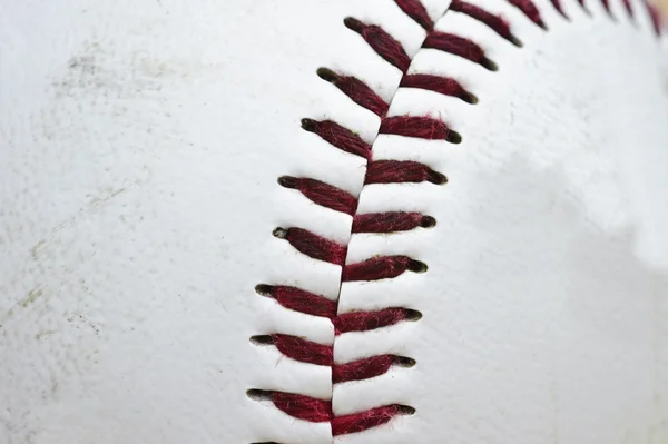 Primer plano macro de costuras de béisbol usadas —  Fotos de Stock