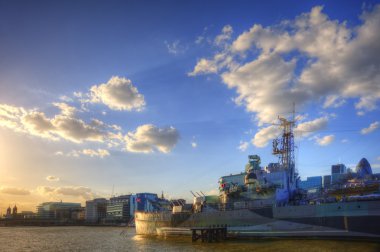 HMS belfast Londra'da thames Nehri üzerinde demirledi.