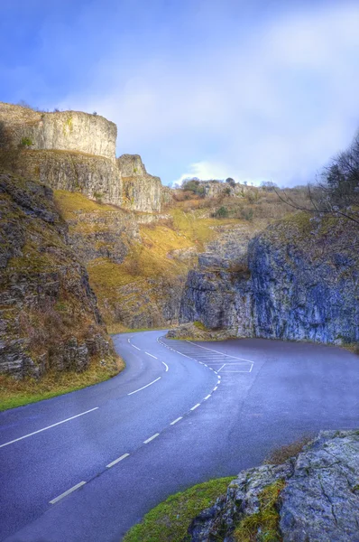 Çarpıcı renkli dağlık manzara canyo yol virajlı — Stok fotoğraf