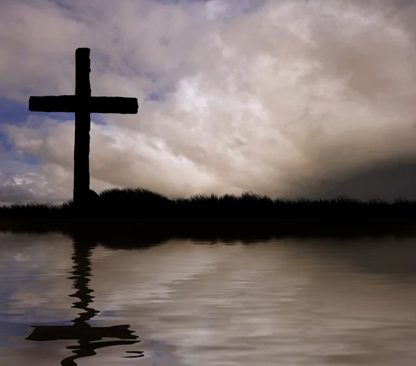 耶稣基督被钉十字架上受难的剪影反映在 — 图库照片