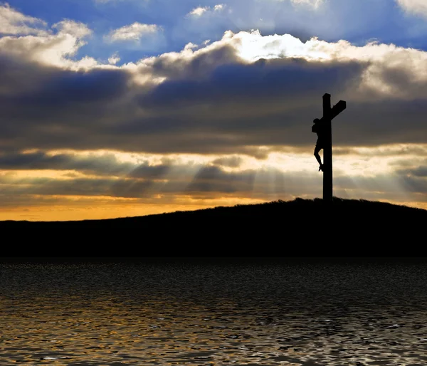 Yüce İsa çarmıha germe iyi Cuma siluet yansıtılması — Stok fotoğraf
