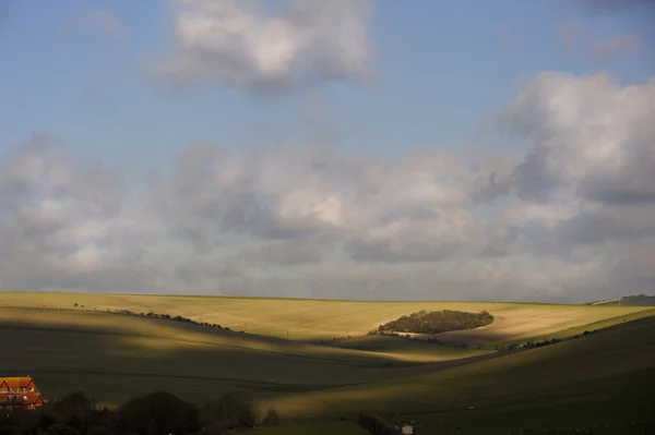 イギリスの田舎をロール オーバー美しい活気のある風景 — ストック写真