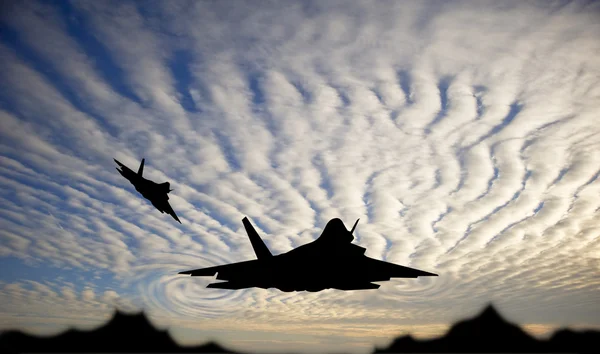 Silhueta de aeronaves de ataque militar contra o pôr do sol vibrante sk — Fotografia de Stock