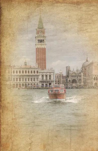 Foto retro grunge de Taxi acuático cruzando la laguna de Venecia en Italia — Foto de Stock