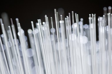 Fiber optik geniş bant teknolojisi konsept bokeh arka plan bulanık.