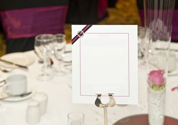 Instelling van de tabel van de bruiloft ontbijt met lege kopie ruimte op menu fo — Stockfoto