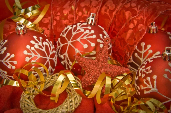 Christmas Decorations red baubles and ribbons background — Stock Photo, Image