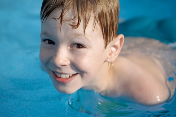Boy in pool — Stock Photo, Image