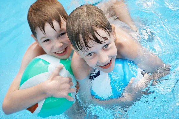 Children in the pool. — Stock Photo, Image
