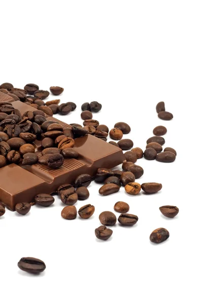 Chocolat de leite e grãos de café — Fotografia de Stock